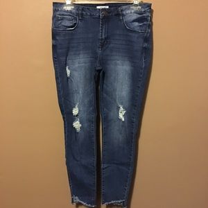 Kensie Asymmetrical Step Hem Crop Jeans 8/29